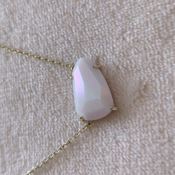 Kendra Scott Isla White Iridescent Gold Necklace - Picture 4 of 14